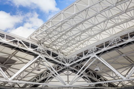 मौसम प्रतिरोधी स्टील संरचना ट्रस के साथ बोल्ट या वेल्डेड स्थापना और अनुकूलन योग्य छत पिच