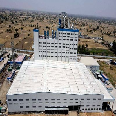 वाइंडप्रूफ गैल्वेनाइज्ड या पेंट स्टील स्ट्रक्चर वेयरहाउस वाइड स्पैन स्टील फ्रेम बिल्डिंग के साथ