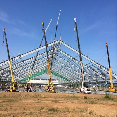छत ट्रस स्टील संरचना कार्यशाला भवन पवनरोधी पूर्वनिर्मित धातु शेड