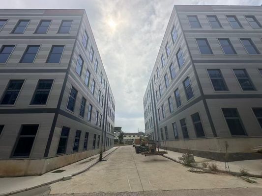 रूफिंग सैंडविच पैनल Q235B Q345B Q355B के लिए गैल्वेनाइज्ड स्टील संरचना