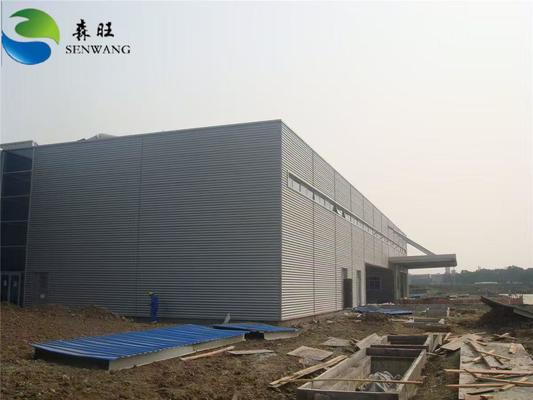 ईपीएस सैंडविच पैनल और इंजीनियर ऑन साइट इंस्टॉलेशन के साथ अनुकूलन योग्य आकार का स्टील स्ट्रक्चर वर्कशॉप