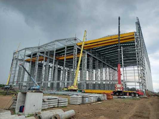 एकल स्टील शीट छत और एकल रंग स्टील प्लेट दीवार आवरण के साथ टिकाऊ इस्पात संरचना गोदाम गर्म डुबकी गैल्वनाइजिंग