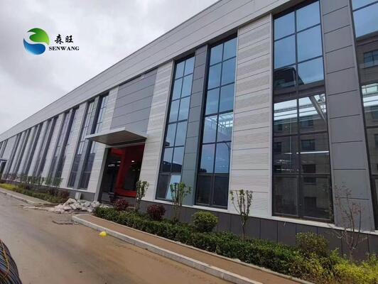 50 साल के जीवनकाल के साथ टिकाऊ स्टील संरचना गोदाम AWS D1.1 वेल्डिंग मानक और पीवीसी डाउनपाइप