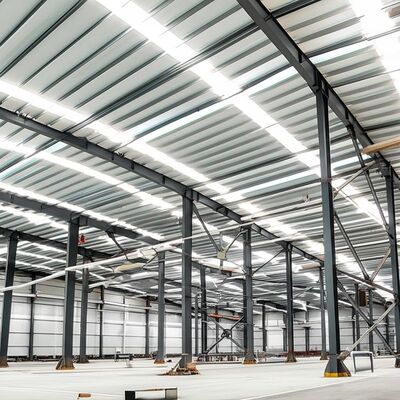 भूकंप प्रतिरोध ≥8 ग्रेड हॉट डिप गैल्वेनाइज्ड सतह उपचार और उच्च तीव्रता भार क्षमता के साथ पूर्वनिर्मित स्टील संरचना कार्यशाला