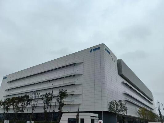 भूकंप प्रतिरोधी 7-9 ग्रेड स्टील संरचना भंडारण ठोस एच आकार की स्टील बीम और एल्यूमीनियम मिश्र धातु डबल ग्लास खिड़कियों के साथ