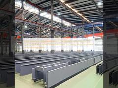 उच्च तीव्रता इस्पात इंजीनियरिंग कार्यशाला, जो Q235B मुख्य इस्पात और अन्य सामग्रियों का उपयोग करती है, भारी शुल्क संरचनात्मक इंजीनियरिंग कार्यों के लिए आदर्श है